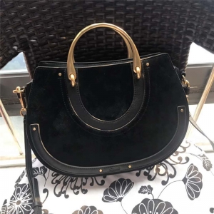 Chloe ޢ�� 17�¿� Pixie��̖Ů�� ţƤƴĥɰ ������ ��ɫ