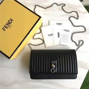 FENDI �ҵ� 6346 ��ܛ��rܛ���ʽƤ�A  ���٭h �ɲ�ж朗l�玧 ��ɫ