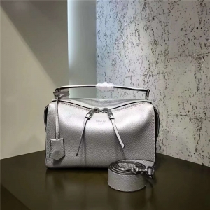 FENDI �ҵ�  8762 2017�¿� ţƤŮʿ�μ������ �_�R��ʿ�D�� �y��ɫ