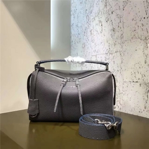FENDI �ҵ�  8762  2017�¿� ţƤŮʿ�μ������ �_�R��ʿ�D�� ���ɫ