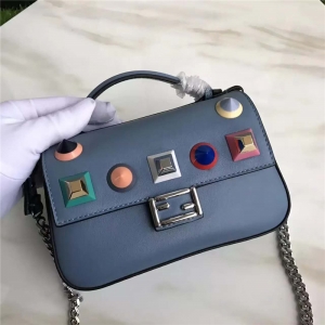 FENDI 1765 17�¿�СţƤ��ɫ�Tᔰ� �����_�� �pF��朗l�� ��ȸ�{(l��n)
