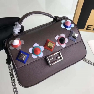 FENDI 1765 17�¿�СţƤ��ɫ�Tᔰ� �����_�� �pF��朗l�� ��ƴ��ɫ