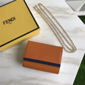 Fendi �ҵ� 2305 СţƤ ײɫƴƤ����μ�朗l��  ��ɫ