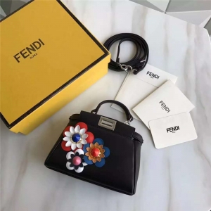 FENDI �ҵ��¿� �r(sh��)�b����ƤMICRO PEEKABOO ̫�(y��ng)������С؈�� ��ɫ�ʻ�