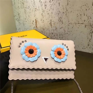  Fendi 2017�¿� Tube Faces СţƤ ��Ƥ朗l�����ð� ��ɫ