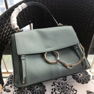 Chlo�� ������ Faye Day ���Ƽ玧 ��̖ �A�h朗l �μ�б��� ���{ɫ