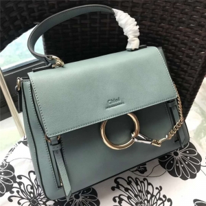 Chlo�� ������ Faye Day ���Ƽ玧 С̖ �A�h朗l �μ�б��� ���ɾG