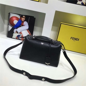 149S FENDI �ҵ� 2017�¿� ��ܛСţƤ ƴɫ��ʿ�D�������� ����ɫ