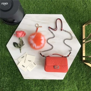FENDI �ҵ� 8769 �r(sh��)�b��� Micro Baguette ���y�p��朗l�� �ټtɫ