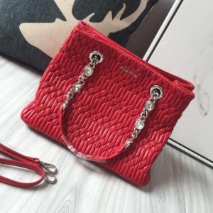 Miumiu �پW 2017���¿��@ʯ朰�����ƤŮ��