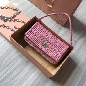 Miumiu 2017�پW�¿��Ů�� �������Ƥ�@�
