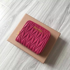 miumiu���X�� �̿�С�X�� 2017�����