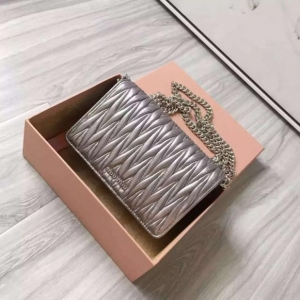 Miumiu�ް����� Miumiu2017�پWŮ���¿�