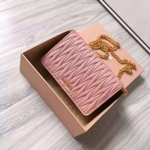 Miumiu����б��С�� Miumiu�پWŮ���¿���Ƥ