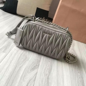 Miumiu���� 2017��پW�¿� �ݳ�Ʒ ��Ƥ����