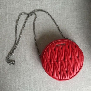 MiumiuŮ�� 2017�����¿� �ݳ�Ʒ ����피��M�ھd��Ƥ