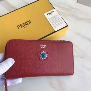 FENDI �ҵ� СţƤCRAYONS 2017�¿� �b��pɫƤ�ﻨ���L���X�� �Ƽtɫ