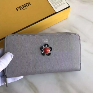 FENDI �ҵ� СţƤCRAYONS 2017�¿� �b��pɫƤ�ﻨ���L���X�� ��ɫ