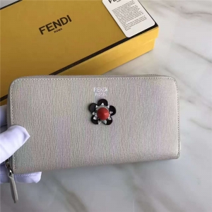 FENDI �ҵ� СţƤCRAYONS 2017�¿� �b��pɫƤ�ﻨ���L���X�� �ۻ�ɫ