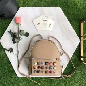 FENDI �ҵ�2017��Ʒ �M��СţƤ ��ɫ�Tᔰ� �p��� ��ɫ