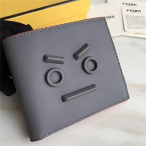 FENDI �ҵ� 2017�¿� face����ͬɫ�N�� СţƤ�ۯBƤ�A ��ɫ