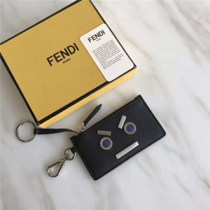 FENDI �ҵ� 0235Ƥ�|(zh��)������b�СţƤ���A�ӿ�Ƭ�� ���X�� 耳װ� ��ɫ