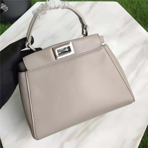 2590 FENDI �ҵ� ܛ��Ƥ������� �ɂ��ȴ� ������� �\��ɫ