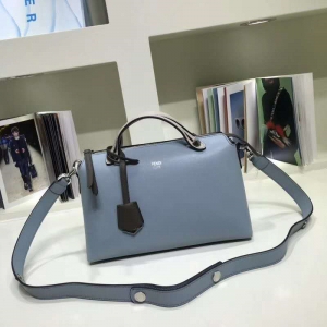 149S FENDI �ҵ� 2017�¿� ��ܛСţƤ ƴɫ��ʿ�D�������� ���{ƴ��