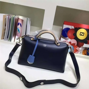 149S FENDI �ҵ� 2017�¿� ��ܛСţƤ ƴɫ��ʿ�D�������� ���{ƴ���{