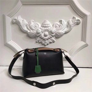 149S FENDI �ҵ� 2017�¿� ��ܛСţƤ ƴɫ��ʿ�D�������� ��ƴ�G