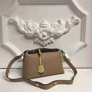 149S FENDI �ҵ� 2017�¿� ��ܛСţƤ ƴɫ��ʿ�D�������� ����ƴ�S