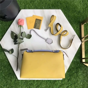 149S FENDI �ҵ� 2017�¿� ��ܛСţƤ ƴɫ��ʿ�D�������� �����Sƴ��