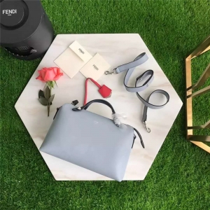 149S FENDI �ҵ� 2017�¿� ��ܛСţƤ ƴɫ��ʿ�D�������� �\��ƴ�t