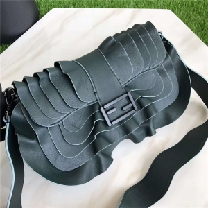 8782 FENDI �ҵ� �r(sh��)�b��� ���y���~߅ Ƥ���� �Gɫ