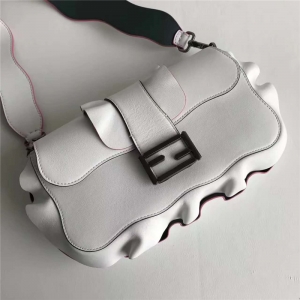 8783 FENDI �ҵ� �r(sh��)�b��� ���玧���~߅ �μ����� ��ɫ