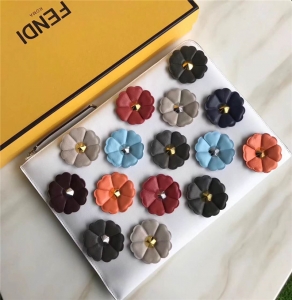 0368 FENDI �ҵ� ƴɫ�����b� ţƤ ���ð� ��ɫ