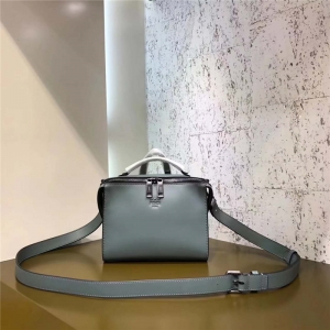6238 FENDI �ҵ� �L���� СţƤ ��ʿ ����б��� �{(l��n)��ɫ