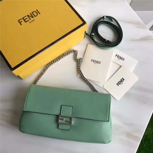 212 FENDI �ҵ� �r(sh��)�b��MICRO BAGUETTE ���w�pF 朗l ����б��� ���ɾG