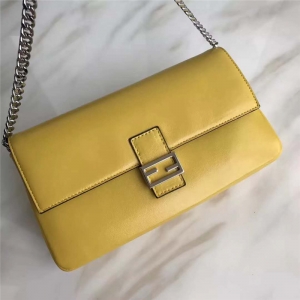 212 FENDI �ҵ� �r�b��MICRO BAGUETTE ���w�pF 朗l ����б��� �Sɫ
