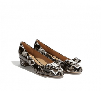 688976 Ferragamo������Ľ VARAţƤ ����ӡ�� �����Y�߸�Ь �ڰ׻�