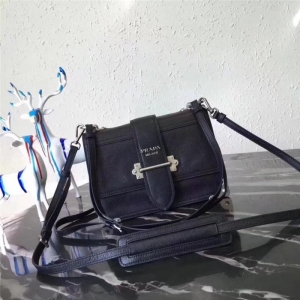 1BD095 Prada�����_ �M��СţƤ �μ�б��� ���{ɫ