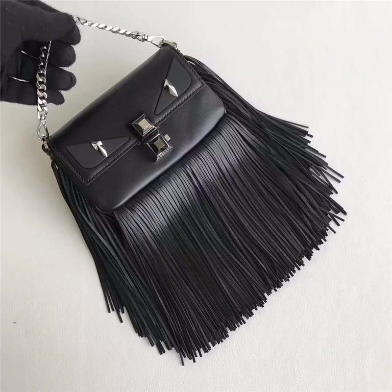 597 FENDI�ҵ� MICRO BAGUETTE С��ħ���� ���K�b��ִ� ��ɫ