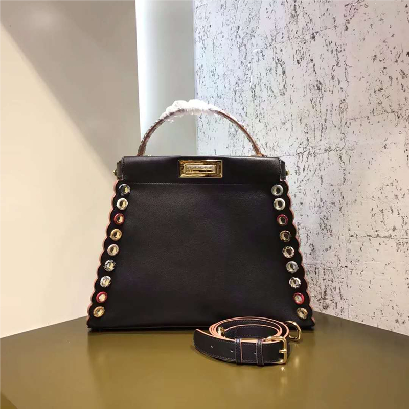 8106M FENDI�ҵ� PEEKABOO��̖ �\��Ƥ���h߅�� ����� ��ɫ