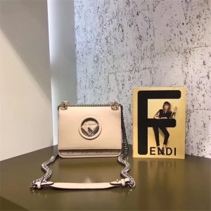 2818 FENDI�ҵ� KAN I�ִ� ţƤ����� ��(j��ng)���pF �ҵϰ��� ��ɫ