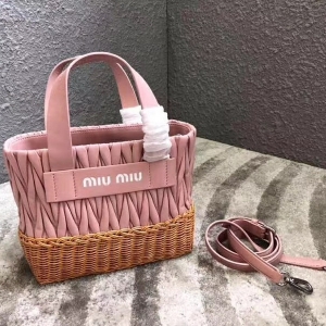 5BA076 MIUMIU�����¿� С��Ƥ �������l ����Ͱ�� ��ɫ