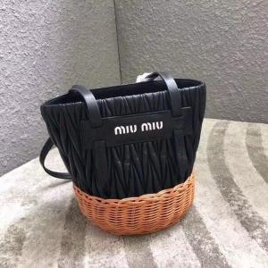 5BE021 MIUMIU�����¿�米�� С��Ƥ �������l Ͱ�ΰ� ��ɫ