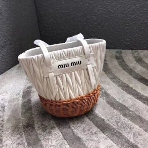 5BE021 MIUMIU�����¿�米�� С��Ƥ �������l Ͱ�ΰ� ��ɫ