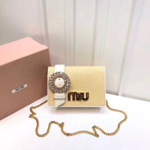 5BF068 MIUMIU�����¿� �ݾ�Ƥ�� ��ˮ������ �D�i���w ��� ��ɫ