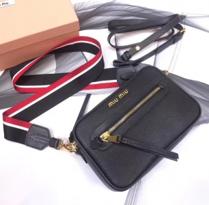 5BH116 MIUMIU�����¿����C�� ɽ��Ƥ �L���� �μ�б��� ��ɫ