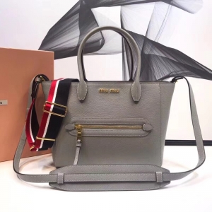 5BG137 MIUMIU�����¿������ ɽ��Ƥ �p���� �μ�б��� ��ɫ